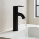 llave-monomando-lavamanos-alto-modern-pituto-negro-victtorino-chile-6.webp
